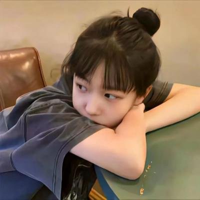 小女孩莫妮卡